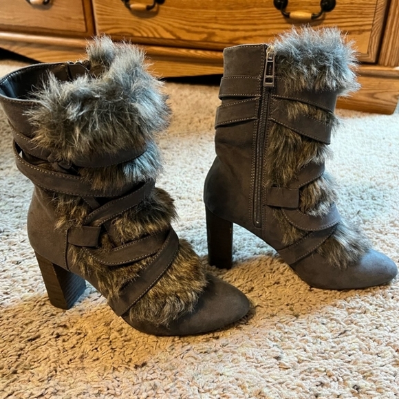 🅴 Charles By Charles David Alberta Bootie - Picture 3 of 11